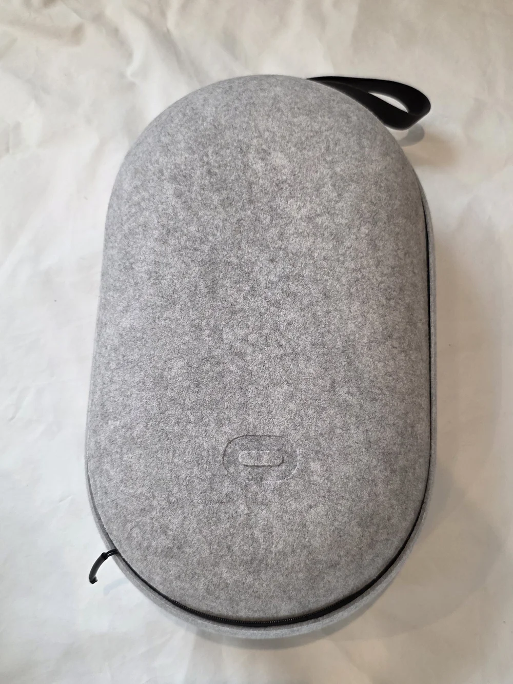 Meta Oculus Quest 2  Lightweight Portable Hard Carrying Case Gray Black VR Zip